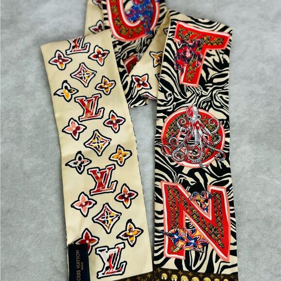 Louis Vuitton Studded Silk Animal Twilly Bandeau - Picture 6 of 15